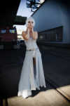 Abendkleid Seide mit Spitzen. Hotpants Leder